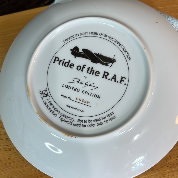 Franklin Mint Heirloom, collectors plate!! Pride of the R.A.F. - Picture 3 of 6